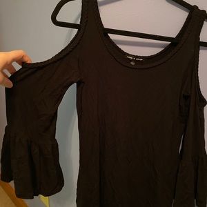 Bell sleeve long sleeve shirt!